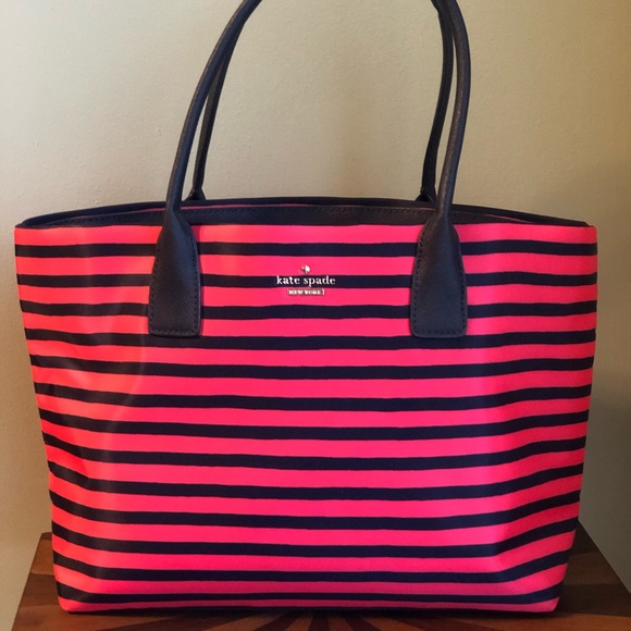 Kate Spade purse - Picture 1 of 3